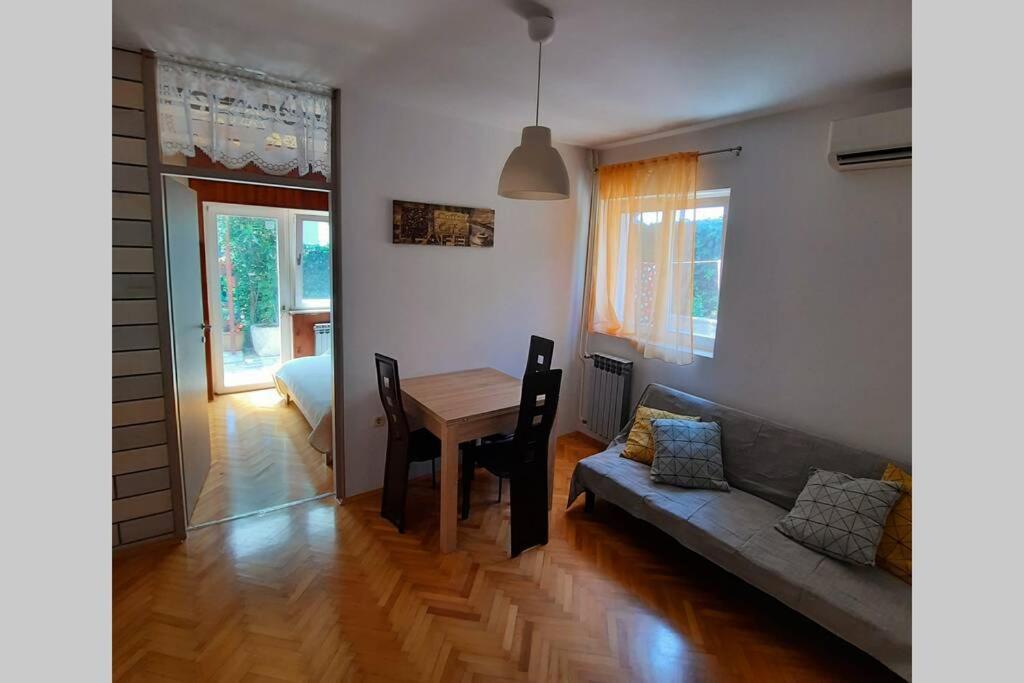 Cozy Apartment Alma, Two Steps From The Sea Medulin Ngoại thất bức ảnh